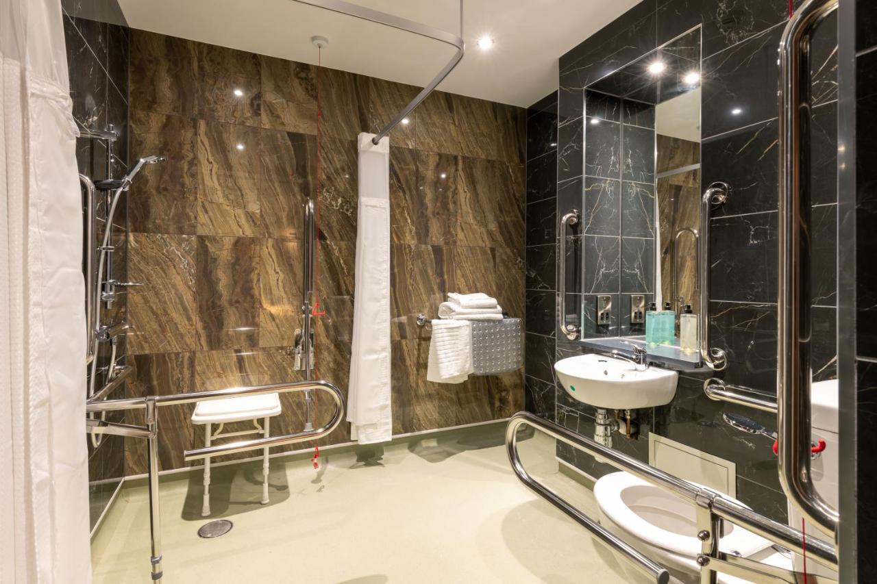Accessible Family Twin Room 3